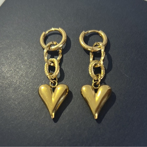 Heart Chain Drop Huggies - Picture 1 of 3